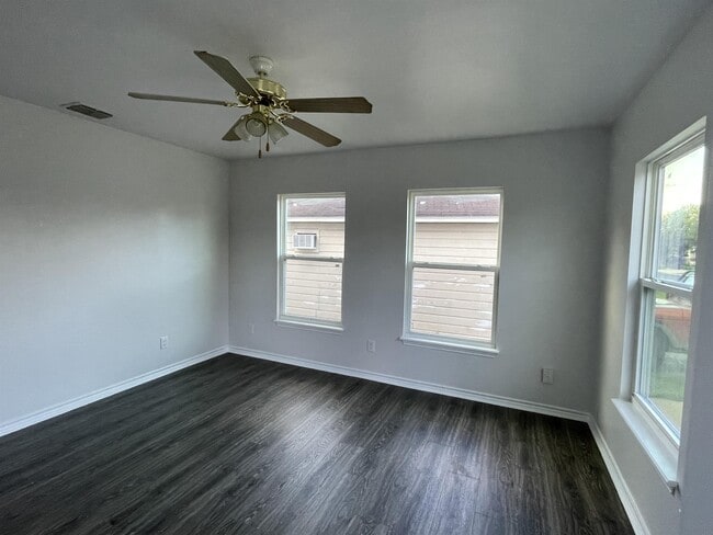 Building Photo - 4606 Nesbitt Dr