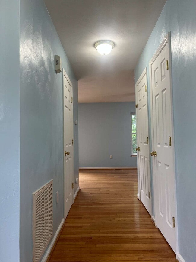 Building Photo - 3 Bdrm / 2.5 Bath House Available Now!!! N...