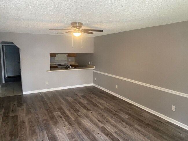 Building Photo - Spectacular Freshly Renovated 2 Bedroom 2 ...