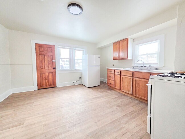 Building Photo - 1020-1022 Smith St