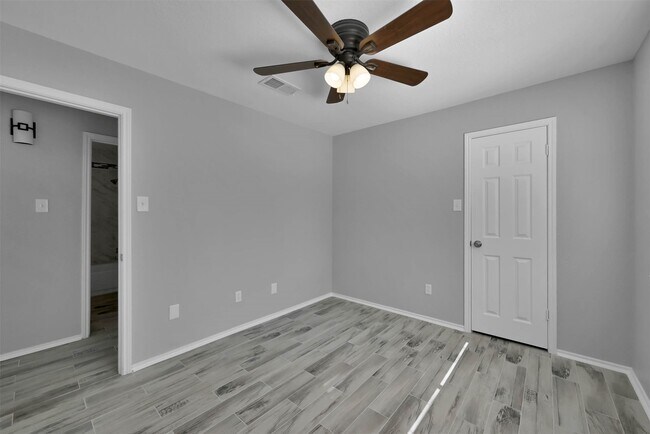 Building Photo - 2306 Piddler Dr