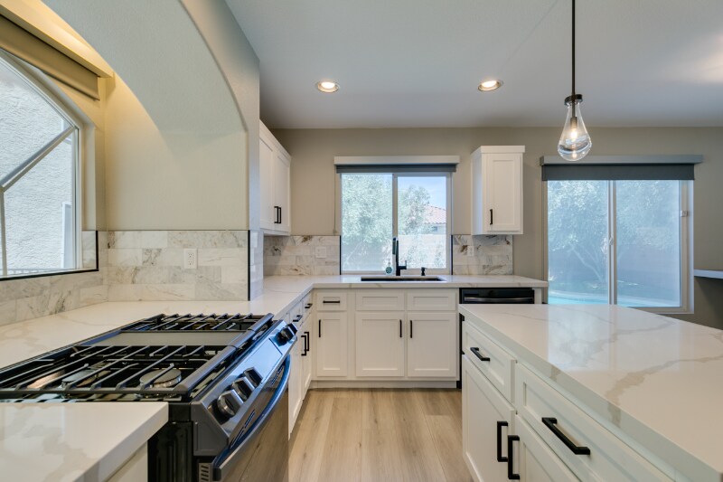 Building Photo - 10908 Royal Highlands St