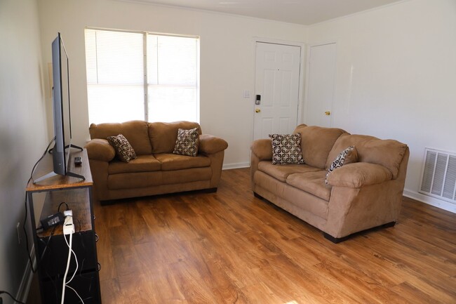 LIVING ROOM - 600 Southgate Ave