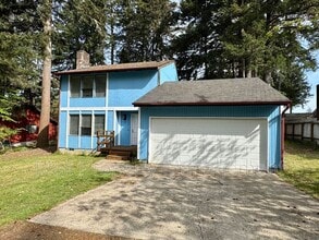 Building Photo - 526 Holly Ln