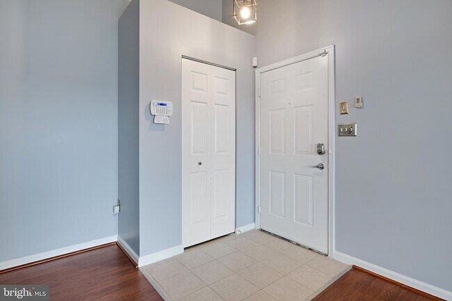 Building Photo - 700 Orchard Overlook Orch