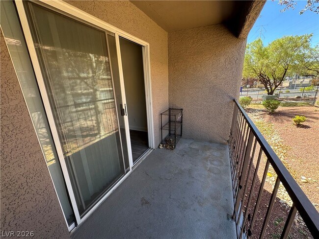 Building Photo - 2750 S Durango Dr