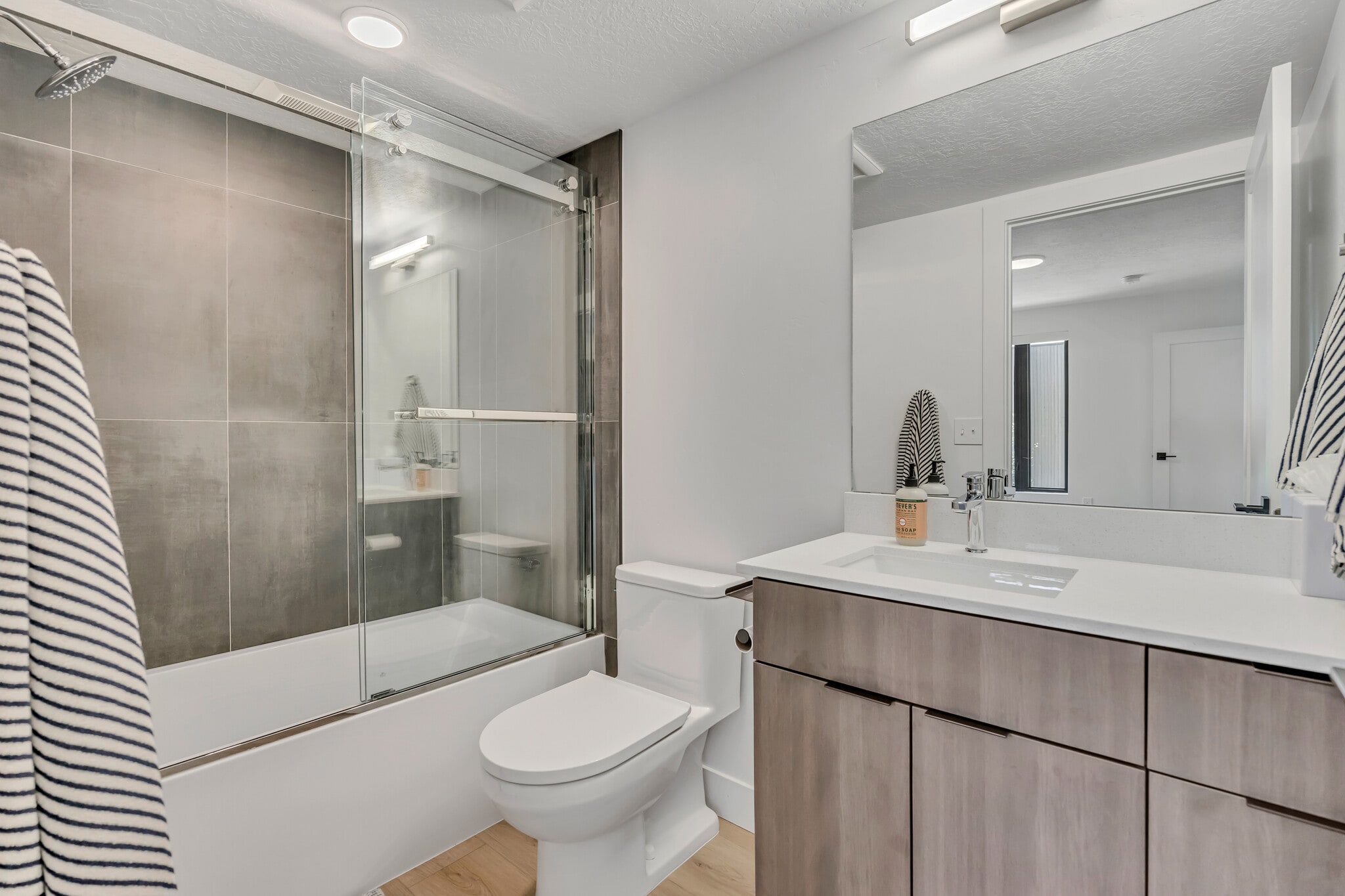 Building Photo - 833 S 800 E