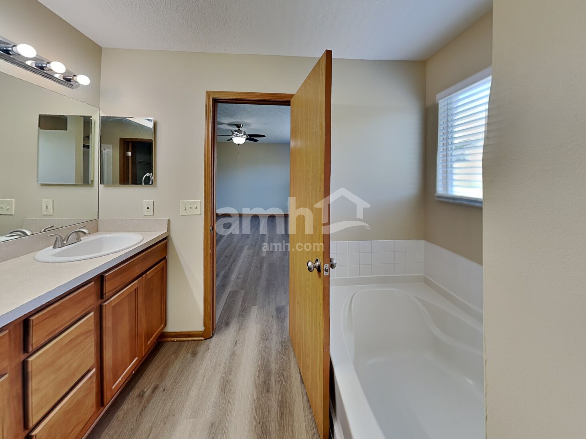 Building Photo - 180 Shaleridge Dr