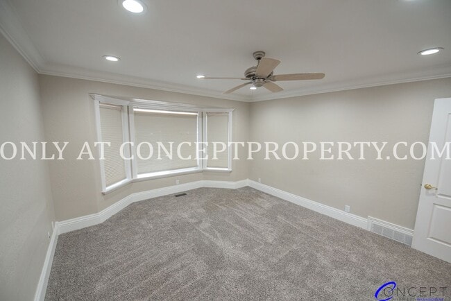 Building Photo - Attractive 4 Bed 3 Bathroom Home: Backing Park - 2 Car Garage