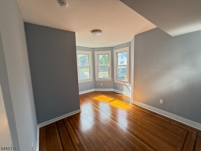 Building Photo - 454 Park Ave