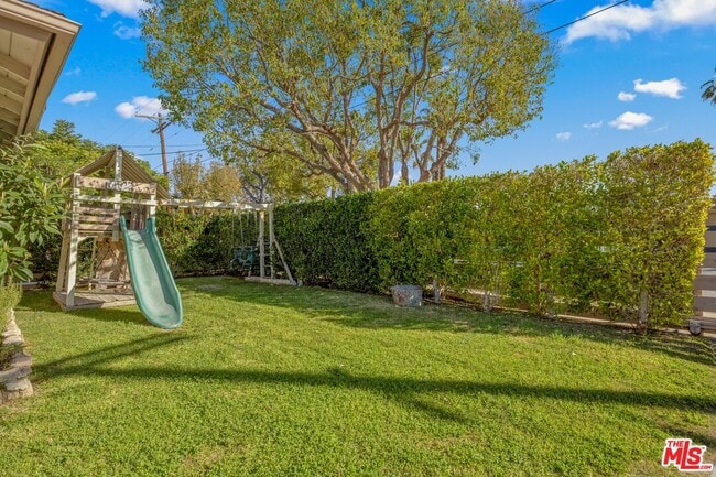 Building Photo - 6119 Goodland Ave