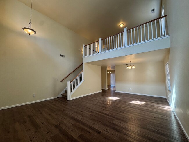 Building Photo - Beautiful home for rent in Visalia