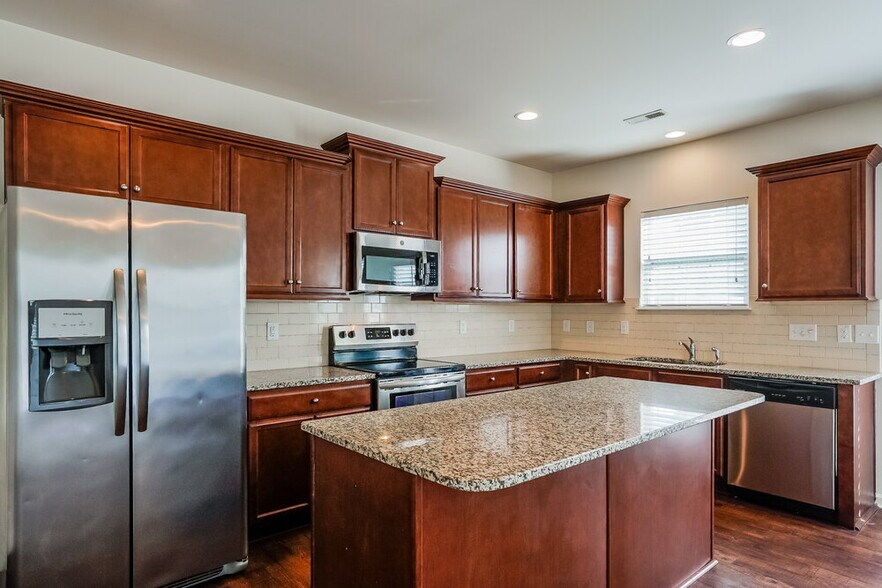 Building Photo - 657 Rose Mallow Dr