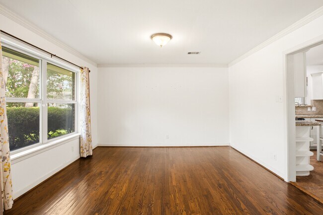 Building Photo - 5238 Kinglet St