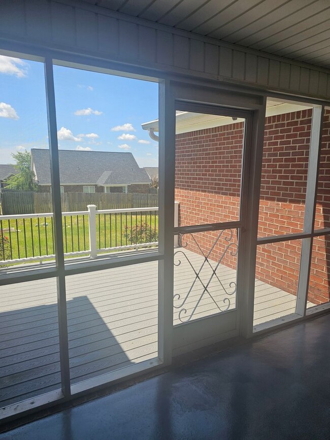 Building Photo - 4 Bedroom Brick Ranch