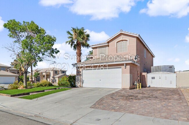 Building Photo - NW!! 4 bedrooms!! Bed & Bath DownStairs!!! RV Parking!!! Synthetic Grass Front yard!! Real Grass ...
