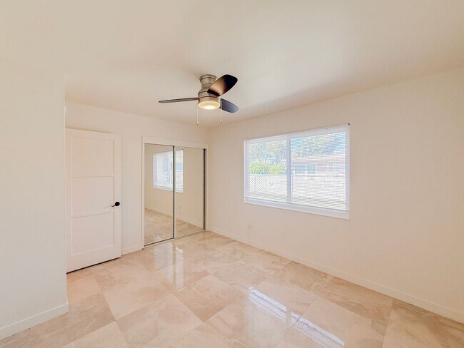 Building Photo - Renovated Triplex with Private Yard, AC, and Parking