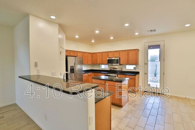 Building Photo - 5216 S 16th Pl