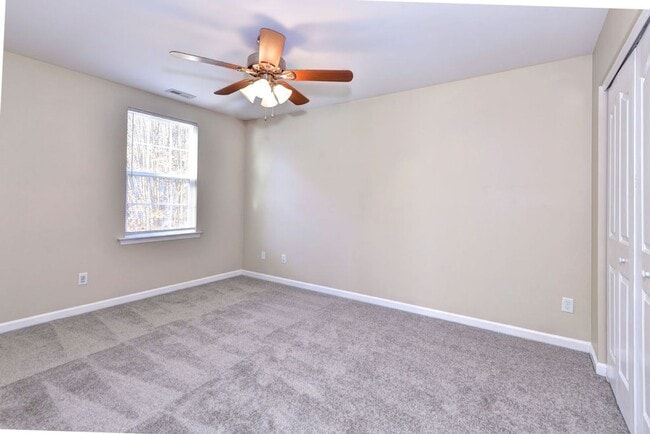 Building Photo - Updated Kiln Creek Home