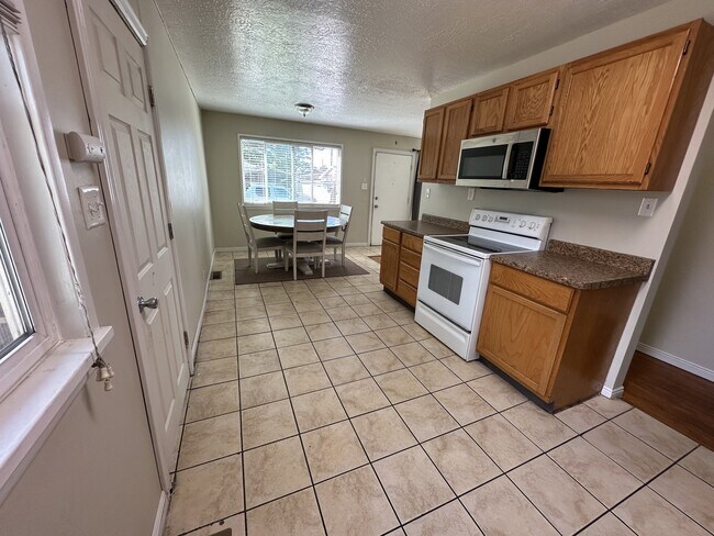 Building Photo - 1296 Buccaneer Dr