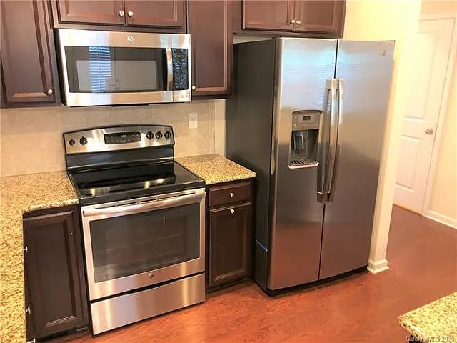Building Photo - 2501 Silverthorn Dr