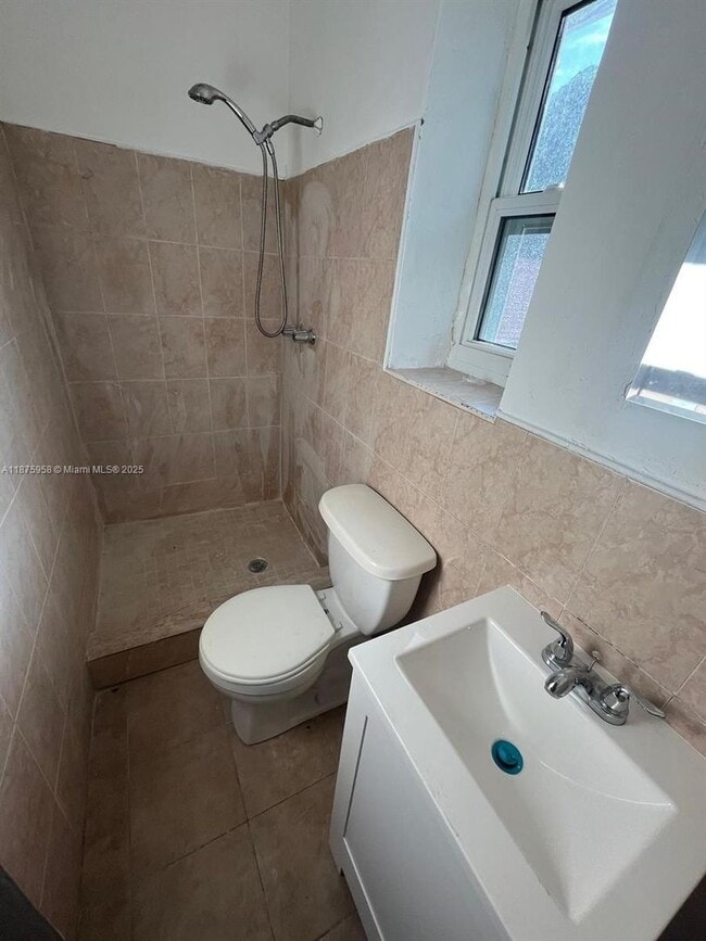 Building Photo - 1330 NE 203rd St