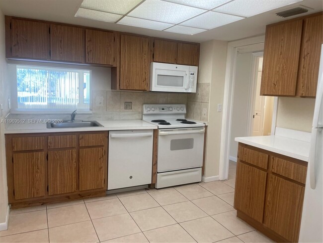 Building Photo - 3186 Via Poinciana