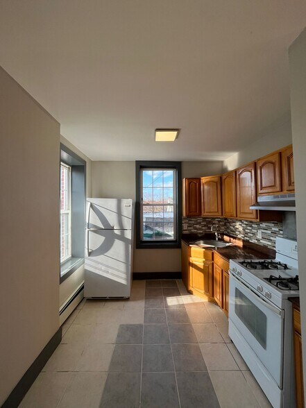 Building Photo - 50 Atlantic St