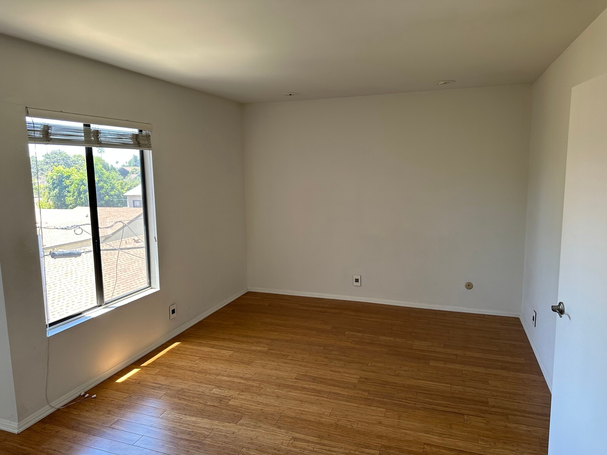 Building Photo - 609 S El Molino Ave