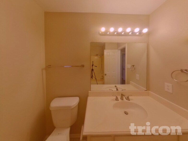 Building Photo - 7501 Ashcroft Cir