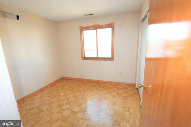 Building Photo - 4812 Ravens Crest Dr