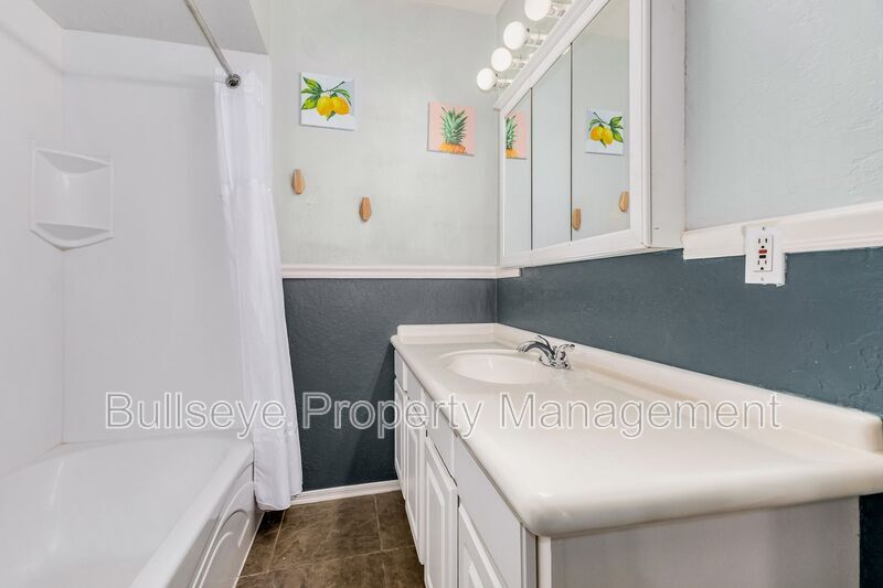 Building Photo - 4232 N 10th St