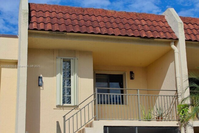 Building Photo - 16471 Blatt Blvd