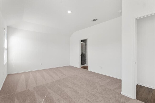 Building Photo - 625 Waterway Ave