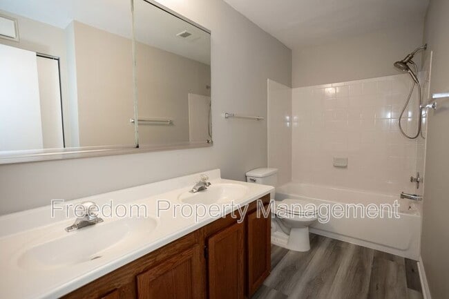 Building Photo - 16326 Taconic Cir