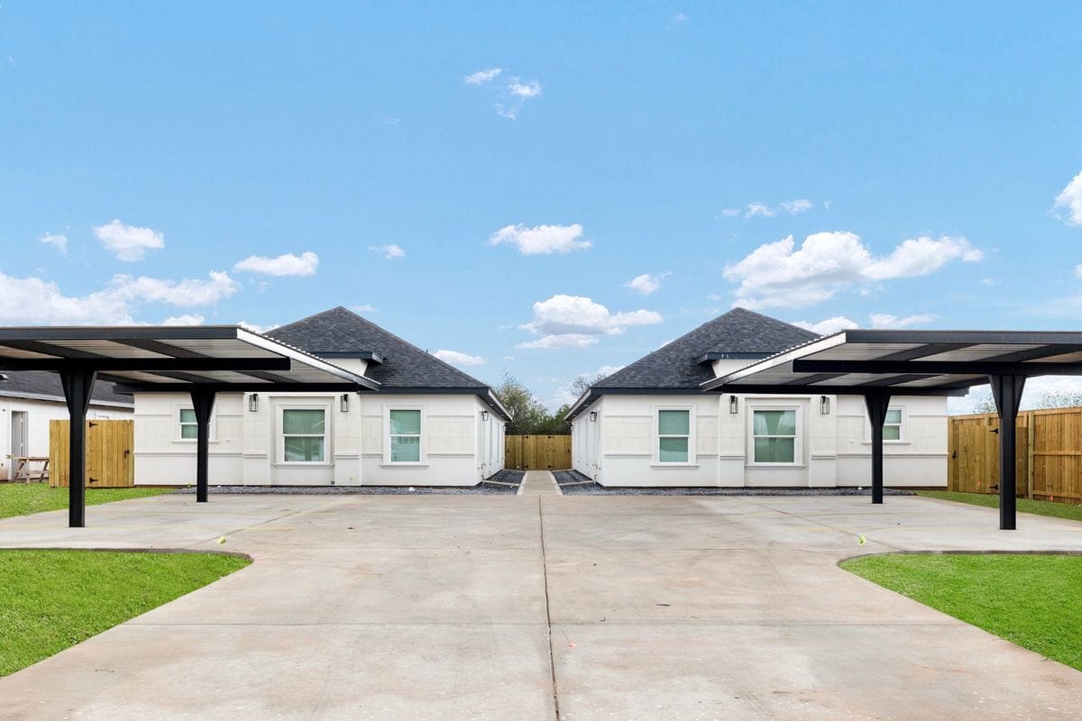 Building Photo - 727 Olivarez St