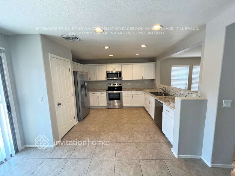 Building Photo - 618 N 112th Dr