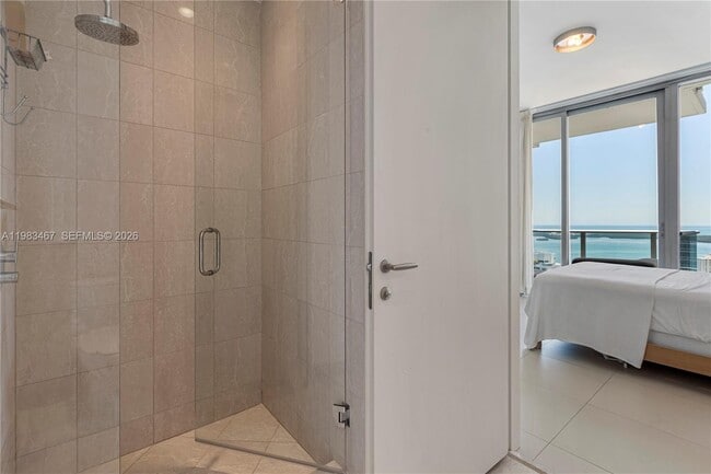 Building Photo - 200 Biscayne Blvd Way