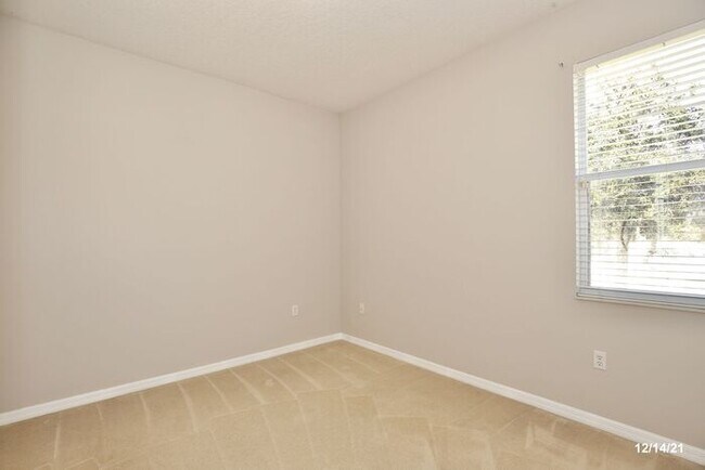 Building Photo - Beautiful 4/2 Home with a Spacious 2 Car G...