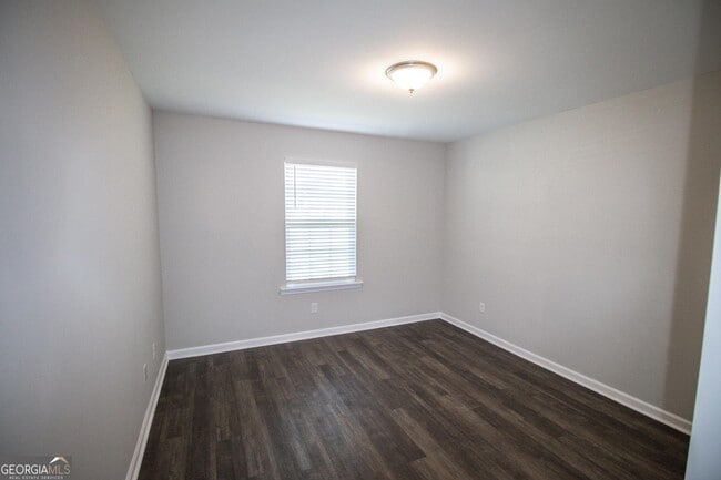 Building Photo - 201 Evans Ter