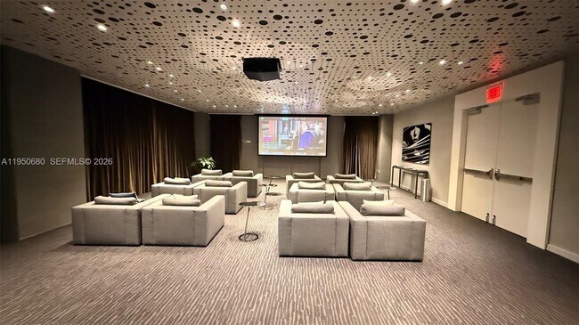 Building Photo - 460 NE 28th St