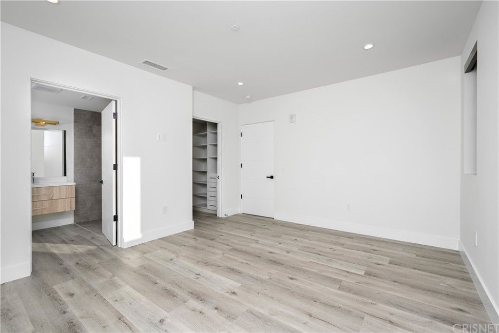 Building Photo - 5923 Laurel Canyon Blvd