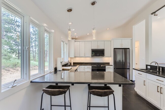 Building Photo - GORGEOUS 4BD/ 3BA MOUNTAIN HOME in Boulder, CO- Available 7/10/26!