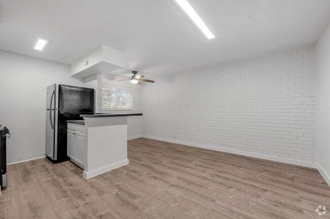 1 BR, 1 BA - 540SF - Living/Dining - Shelby