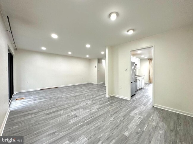 Building Photo - 8119 Inverness Ridge Rd