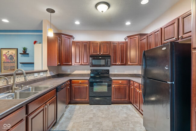 Building Photo - 4320 Hamilton Way