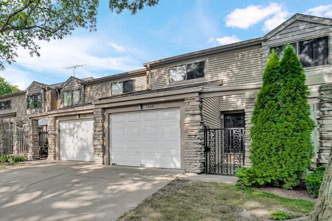 Building Photo - 1468 N Picadilly Cir