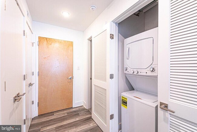 Building Photo - 1245 Ridge Ave