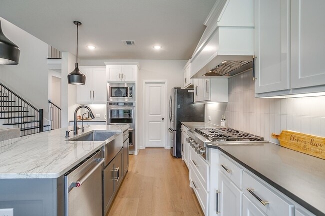 Building Photo - 550 Peppercress Ln