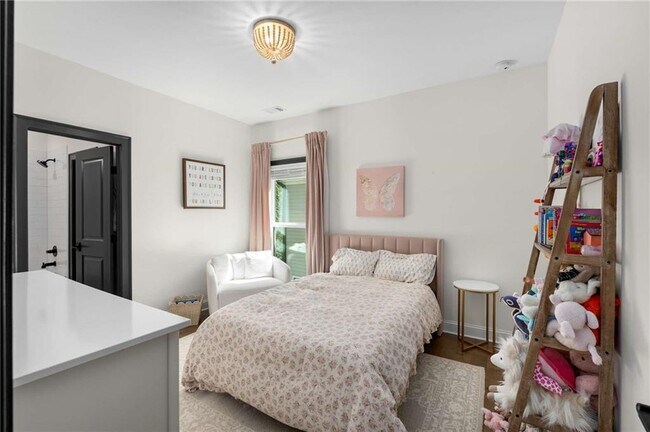 Building Photo - 520 Walden Glen Ln